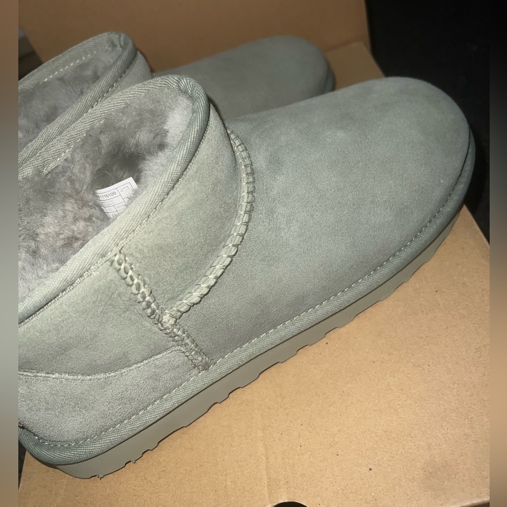 Ugg Ultra Mini SZ 10 - Sage Green